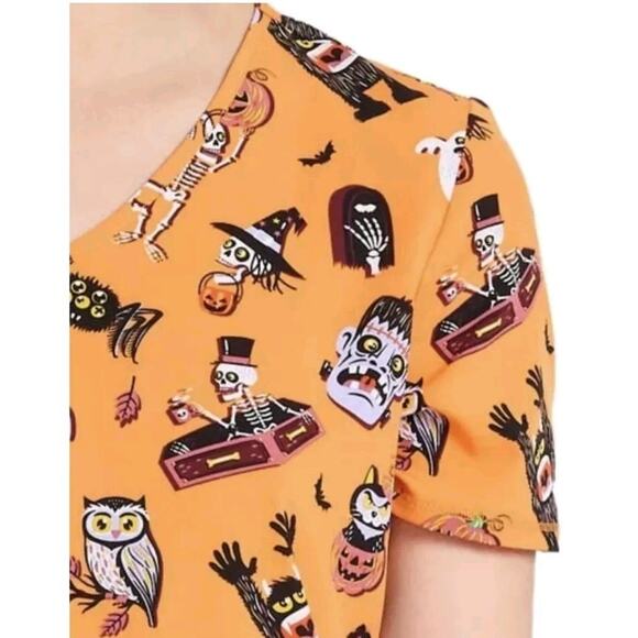2XL Scrubstar Halloween Fright Friends Women's V-Neck Print Scrub Top New - Picture 5 of 6